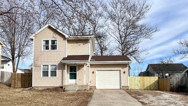 1322 Hunter Drive, Norwalk, IA 50211