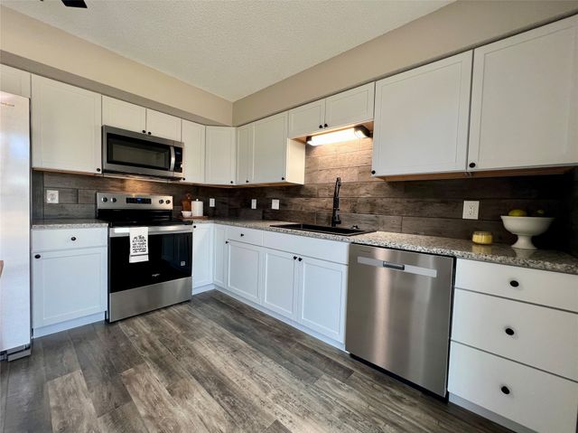 1322 Hunter Drive, Norwalk, IA 50211