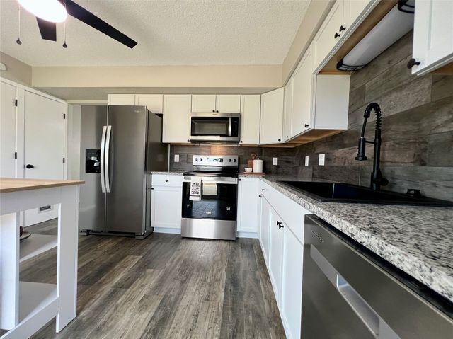 1322 Hunter Drive, Norwalk, IA 50211