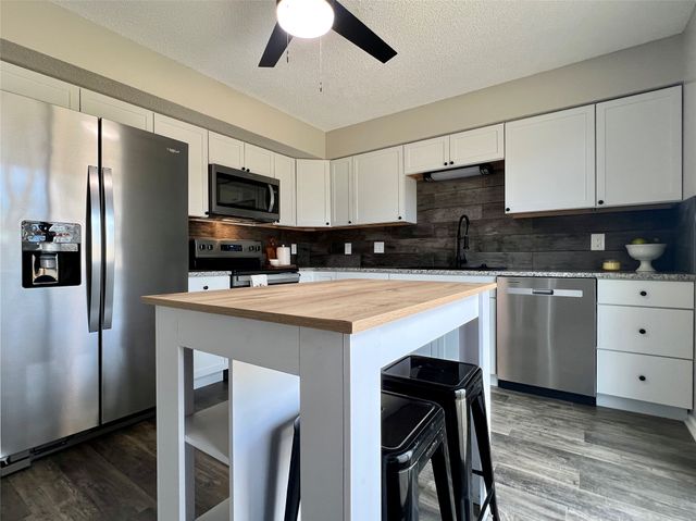 1322 Hunter Drive, Norwalk, IA 50211