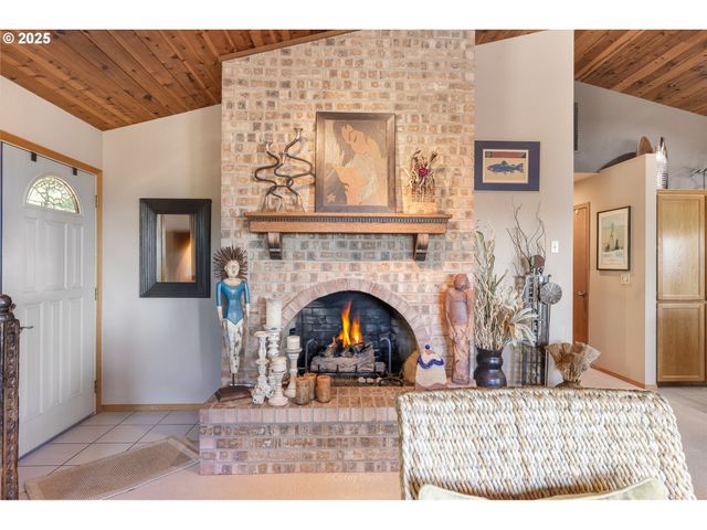 163 AMBER Ln, Cannon Beach, OR 97110