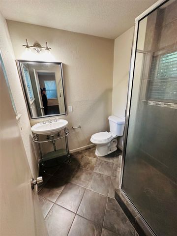 902 Crestview Drive, Sherman, TX 75092