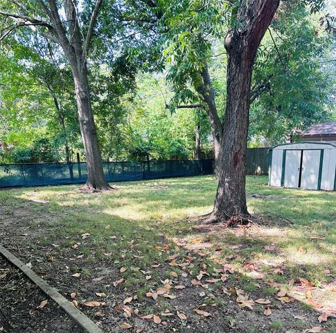 902 Crestview Drive, Sherman, TX 75092