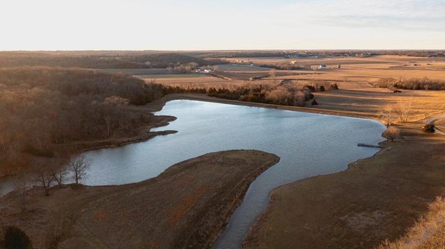 862 E 900 Road, Lawrence, KS 66047