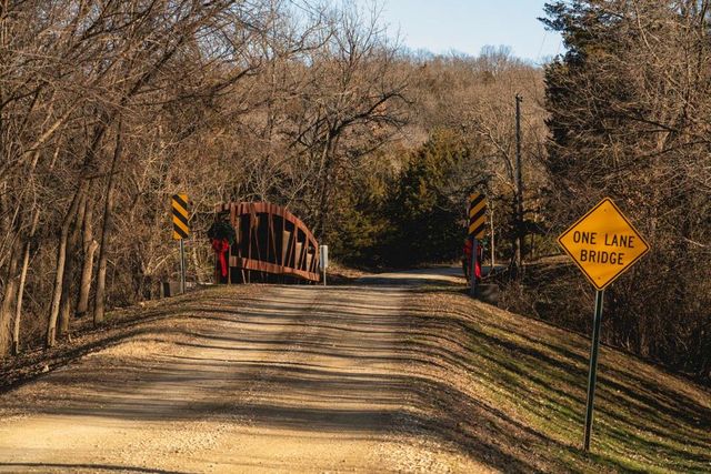 862 E 900 Road, Lawrence, KS 66047