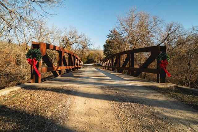 862 E 900 Road, Lawrence, KS 66047