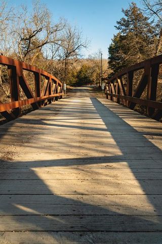 862 E 900 Road, Lawrence, KS 66047