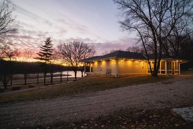 862 E 900 Road, Lawrence, KS 66047