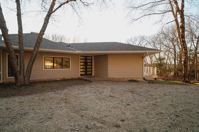 862 E 900 Road, Lawrence, KS 66047