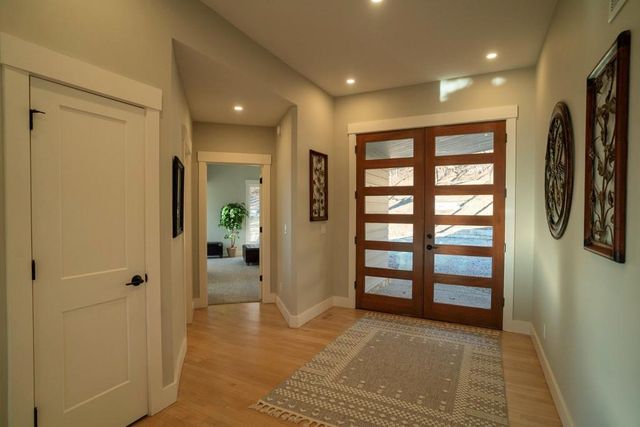 862 E 900 Road, Lawrence, KS 66047