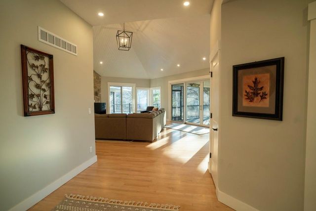 862 E 900 Road, Lawrence, KS 66047