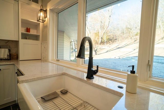 862 E 900 Road, Lawrence, KS 66047