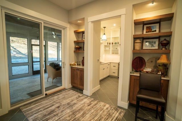 862 E 900 Road, Lawrence, KS 66047