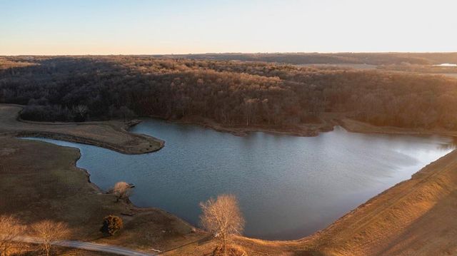 862 E 900 Road, Lawrence, KS 66047