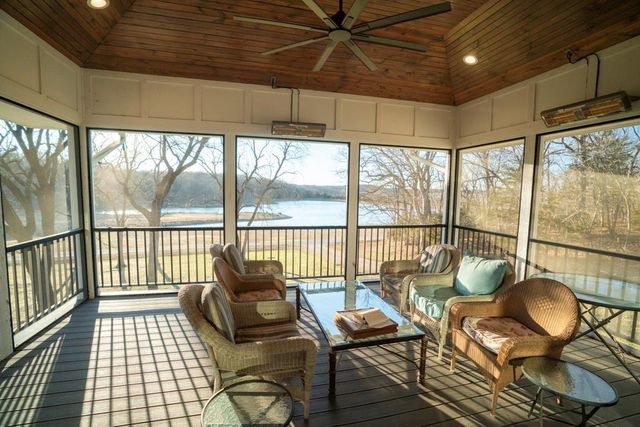 862 E 900 Road, Lawrence, KS 66047