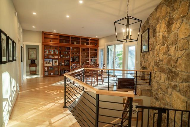 862 E 900 Road, Lawrence, KS 66047