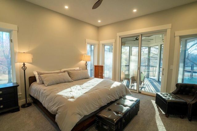 862 E 900 Road, Lawrence, KS 66047