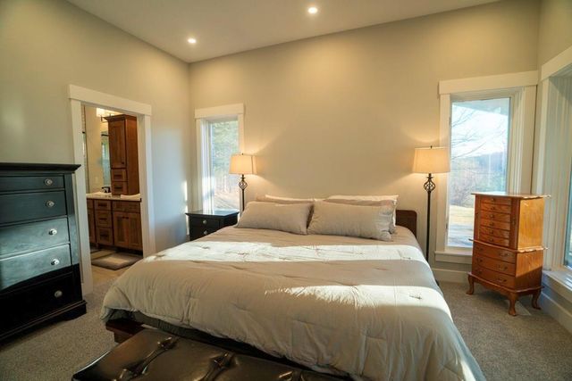 862 E 900 Road, Lawrence, KS 66047