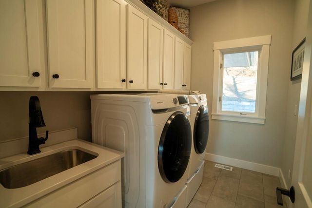 862 E 900 Road, Lawrence, KS 66047