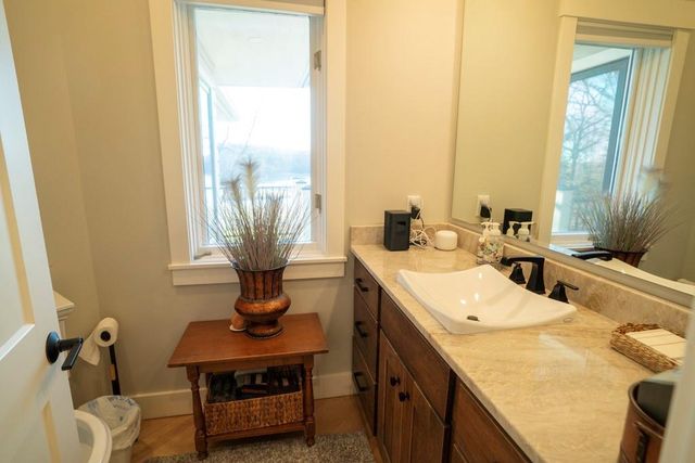 862 E 900 Road, Lawrence, KS 66047