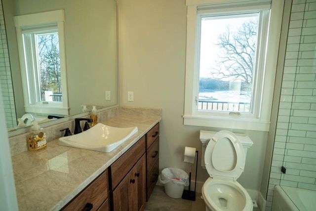 862 E 900 Road, Lawrence, KS 66047