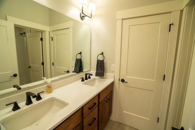 862 E 900 Road, Lawrence, KS 66047