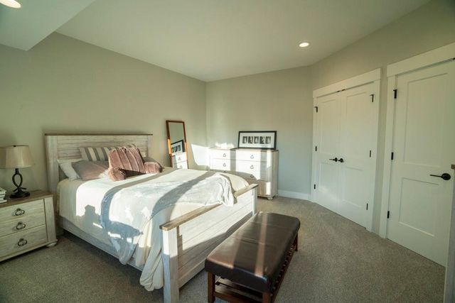 862 E 900 Road, Lawrence, KS 66047