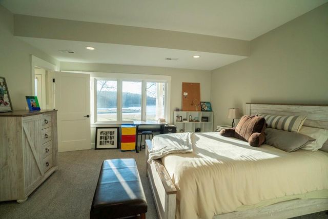 862 E 900 Road, Lawrence, KS 66047