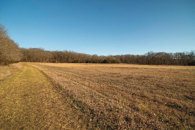 862 E 900 Road, Lawrence, KS 66047