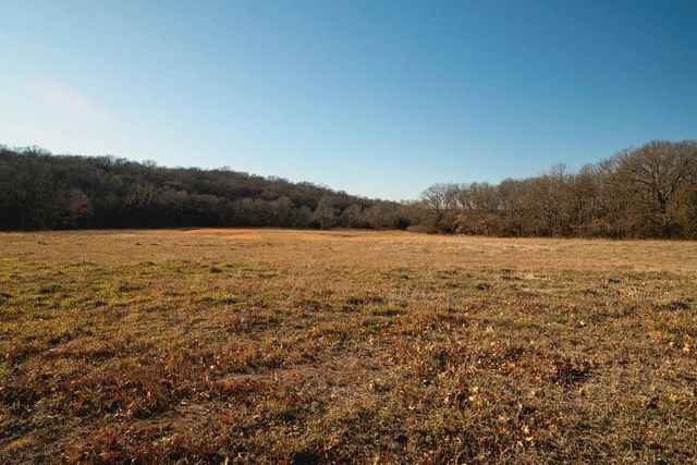 862 E 900 Road, Lawrence, KS 66047