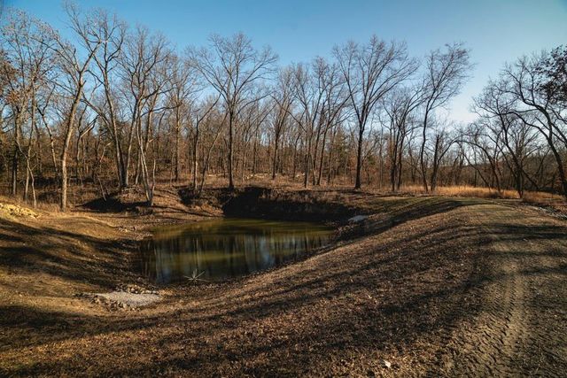 862 E 900 Road, Lawrence, KS 66047