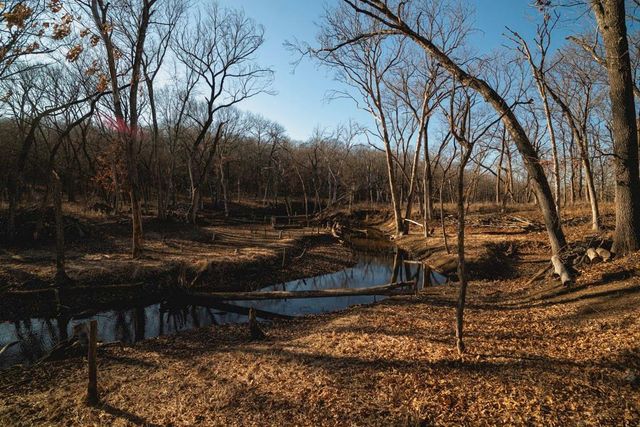 862 E 900 Road, Lawrence, KS 66047