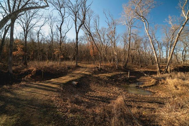 862 E 900 Road, Lawrence, KS 66047