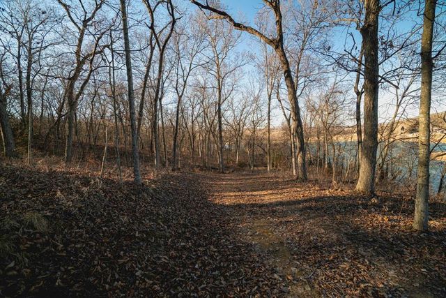 862 E 900 Road, Lawrence, KS 66047