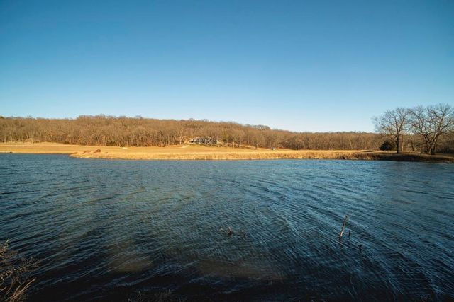 862 E 900 Road, Lawrence, KS 66047