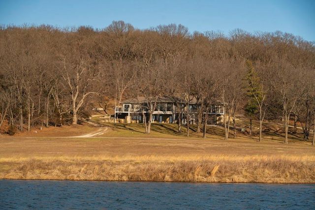 862 E 900 Road, Lawrence, KS 66047