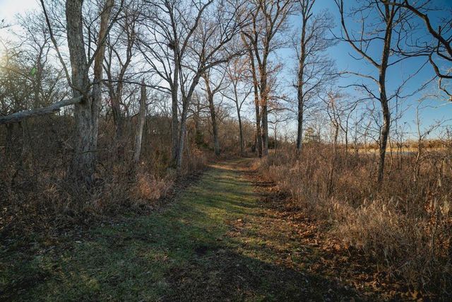 862 E 900 Road, Lawrence, KS 66047