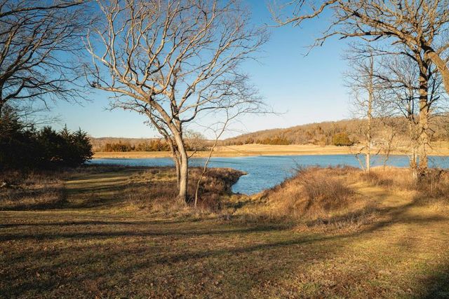 862 E 900 Road, Lawrence, KS 66047