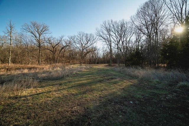 862 E 900 Road, Lawrence, KS 66047