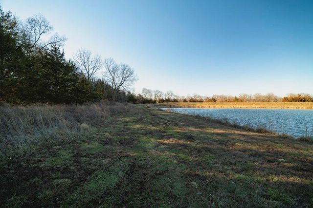 862 E 900 Road, Lawrence, KS 66047