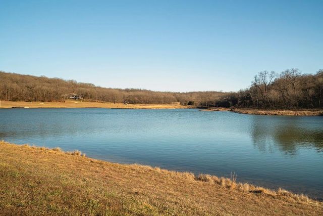 862 E 900 Road, Lawrence, KS 66047