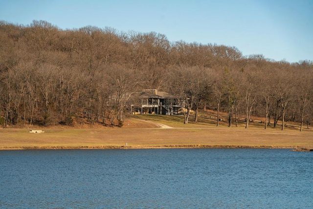 862 E 900 Road, Lawrence, KS 66047