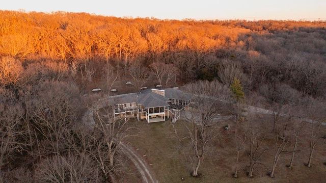 862 E 900 Road, Lawrence, KS 66047