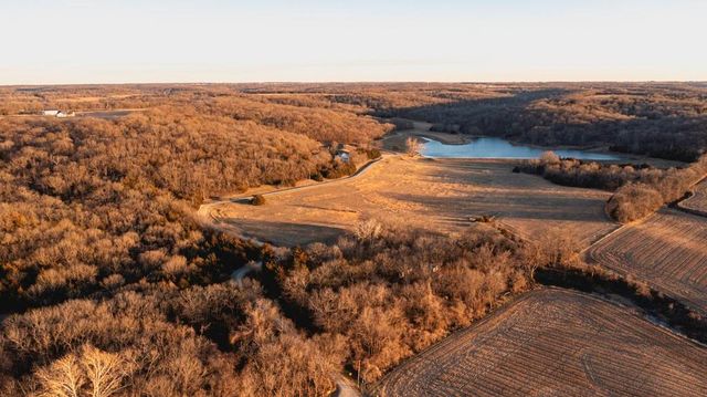 862 E 900 Road, Lawrence, KS 66047