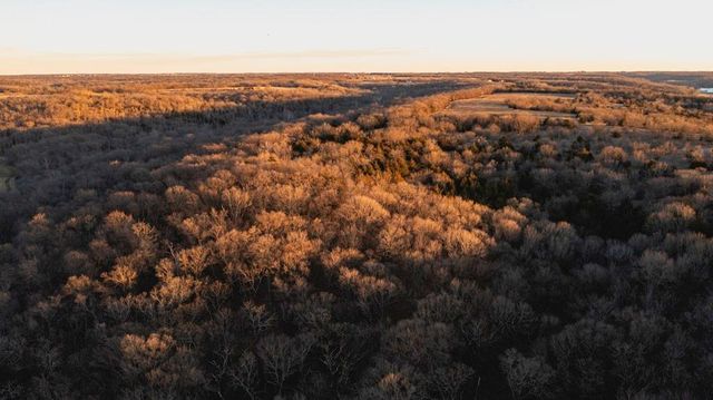 862 E 900 Road, Lawrence, KS 66047