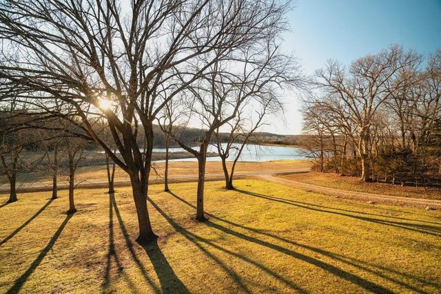 862 E 900 Road, Lawrence, KS 66047