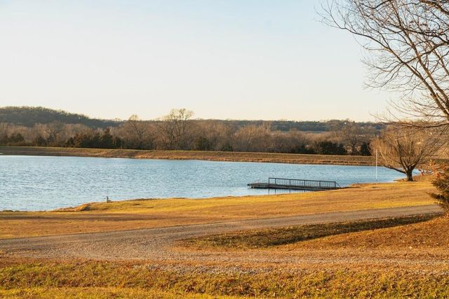 862 E 900 Road, Lawrence, KS 66047