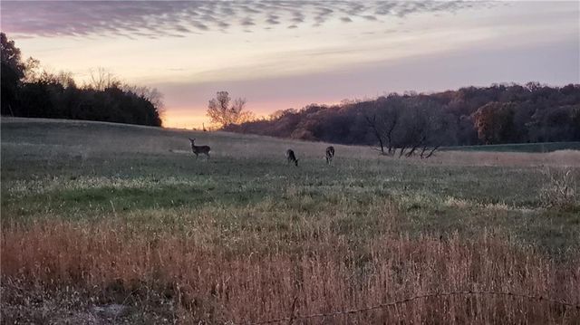 862 E 900 Road, Lawrence, KS 66047