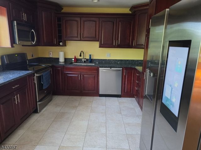 21 High Point Ci, Franklin Boro, NJ 07416