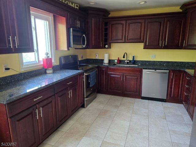 21 High Point Ci, Franklin Boro, NJ 07416